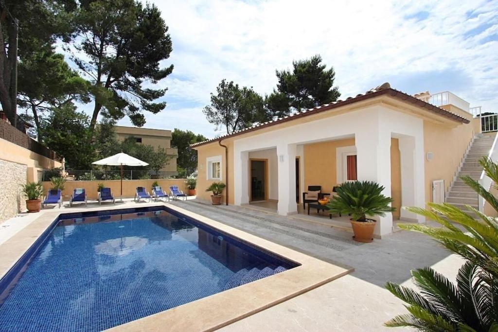 Villa Modern 300m From Crystal Clear Coves By Renthousing *