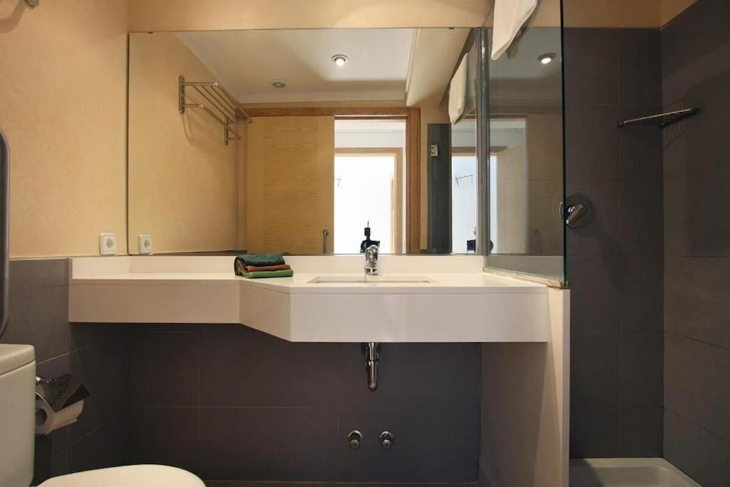 Modern 300m From Crystal Clear Coves By Renthousing Cala de Sant Vicenc