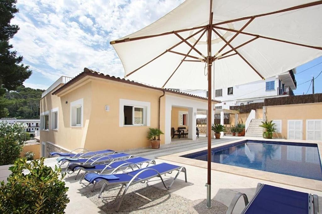 Modern 300m From Crystal Clear Coves By Renthousing Villa *